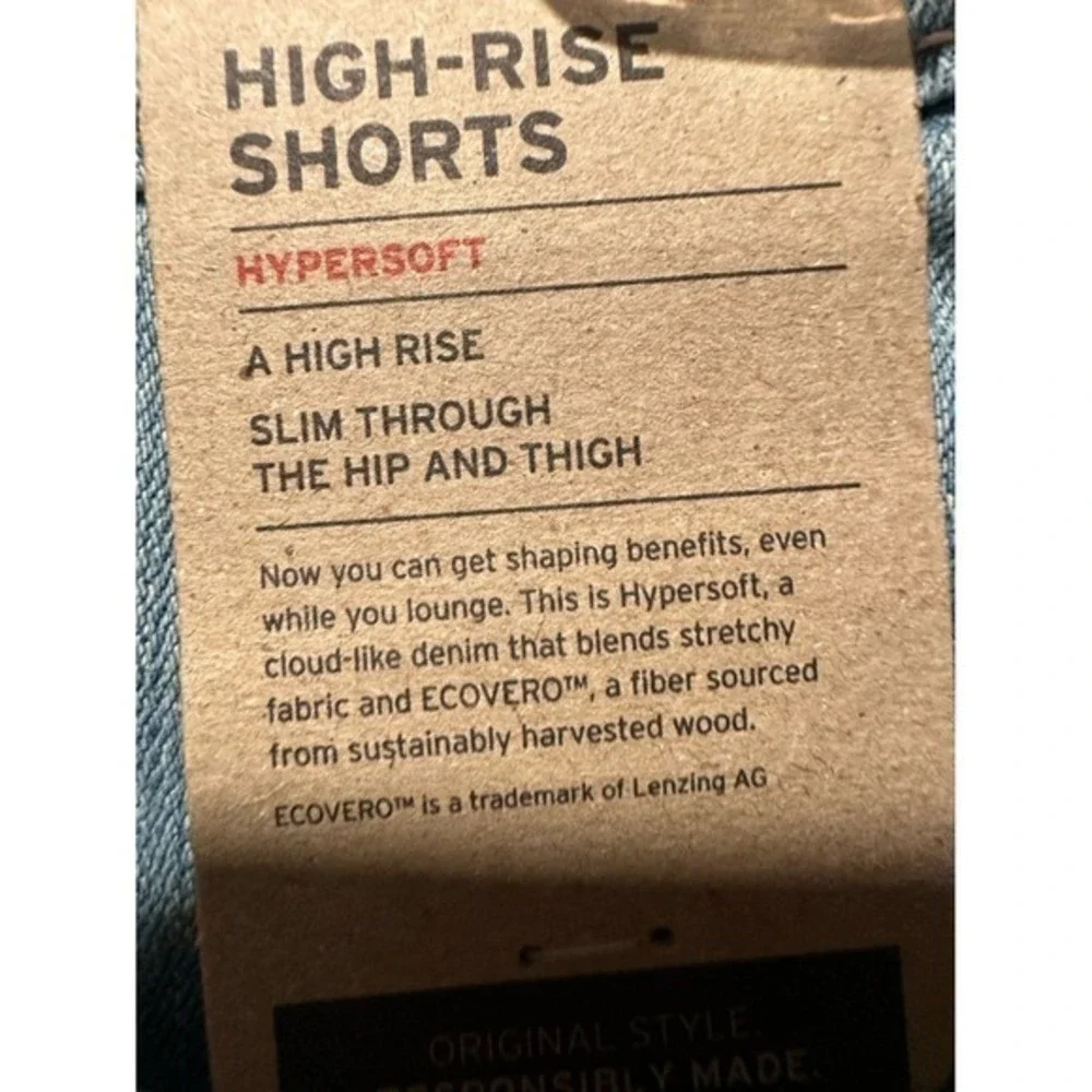 Levi's high rise hypersoft shorts denim NWT Women's‎ Size 29